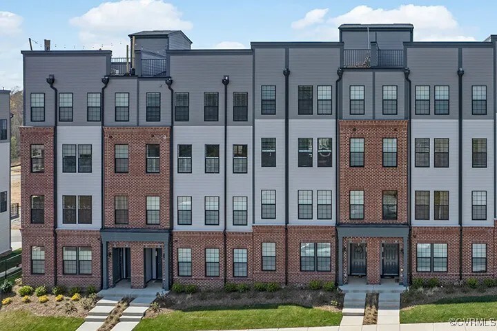 view of building exterior