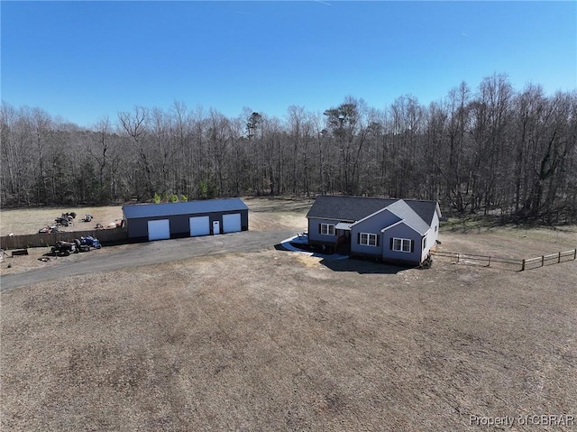 birds eye view of property featuring a wooded view