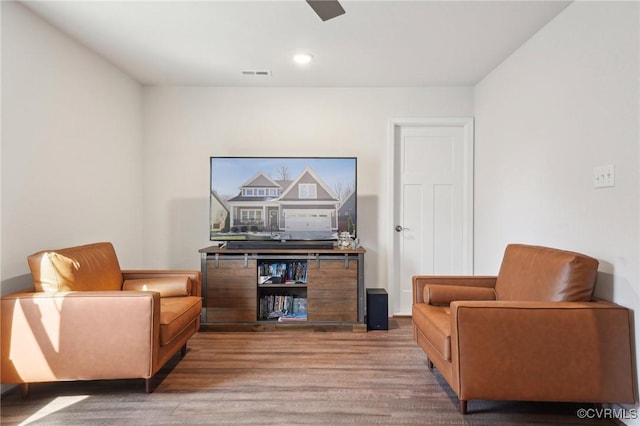 sitting room featuring visible vents and recessed lighting