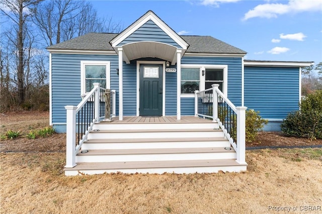 bungalow-style house featuring a shingled roof