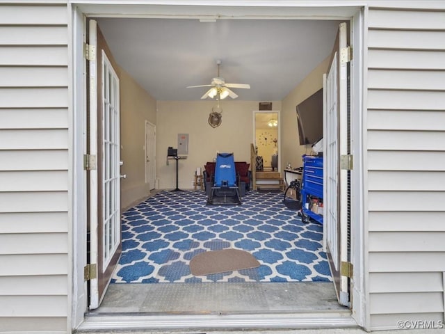 property entrance featuring ceiling fan