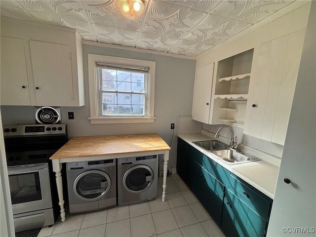 kitchen featuring electric range, a sink, washer and dryer, open shelves, and an ornate ceiling