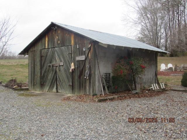 view of outbuilding with an outbuilding