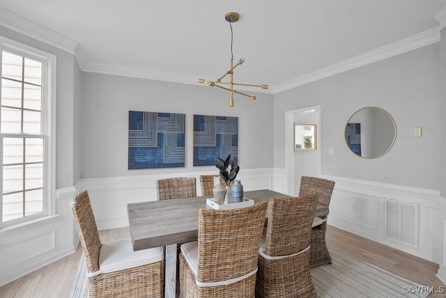 dining room with crown molding, visible vents, and a healthy amount of sunlight