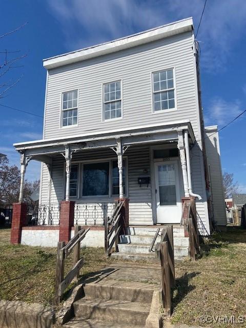 view of front facade with covered porch