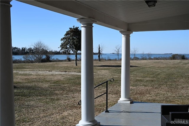 view of yard featuring a water view