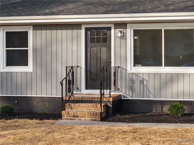 property entrance with a shingled roof