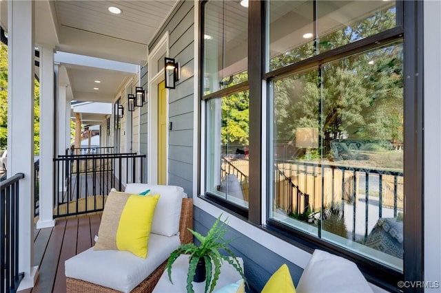 balcony featuring covered porch