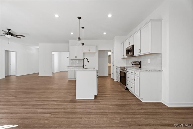 11777 Pine Needles Dr, New Kent, VA 23140 - kitchen featuring appliances with stainless steel finishes, open floor plan, a sink, backsplash, and recessed lighting