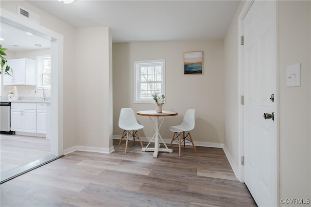 dining room with visible vents, plenty of natural light, and light wood-style flooring