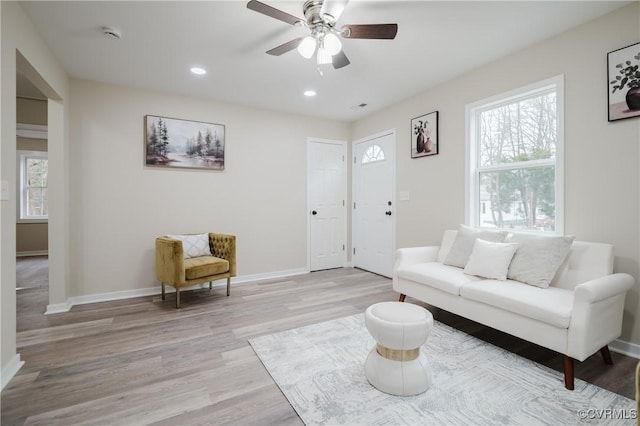 living area with light wood finished floors, baseboards, a ceiling fan, and recessed lighting