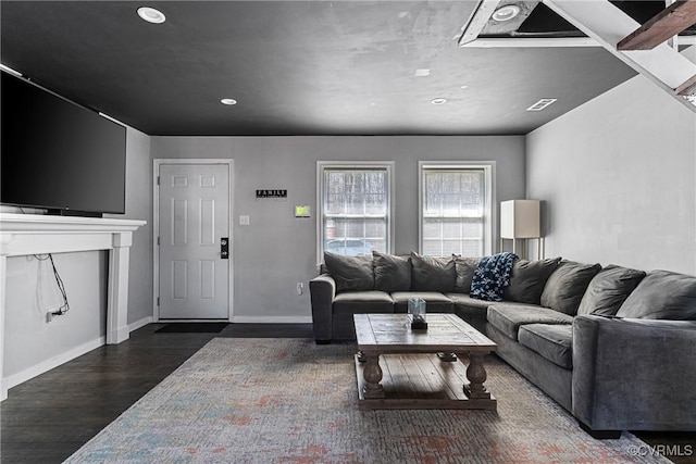 living room featuring recessed lighting, wood finished floors, visible vents, and baseboards