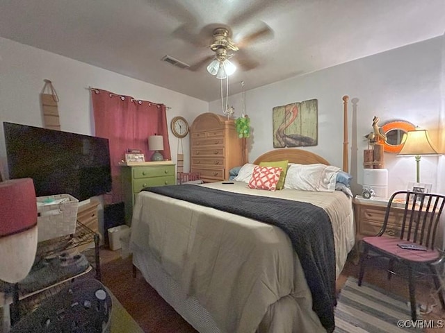 bedroom featuring ceiling fan