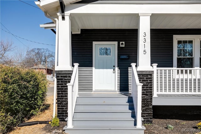 entrance to property featuring covered porch