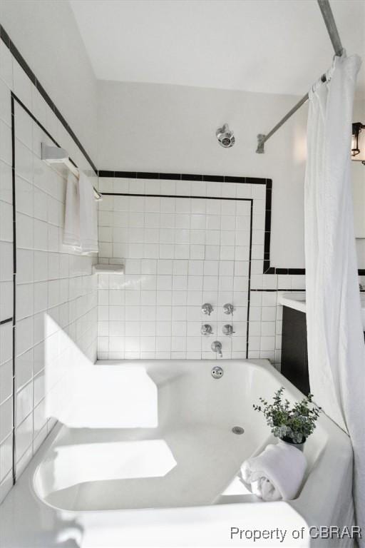 full bathroom featuring a washtub and a shower with shower curtain