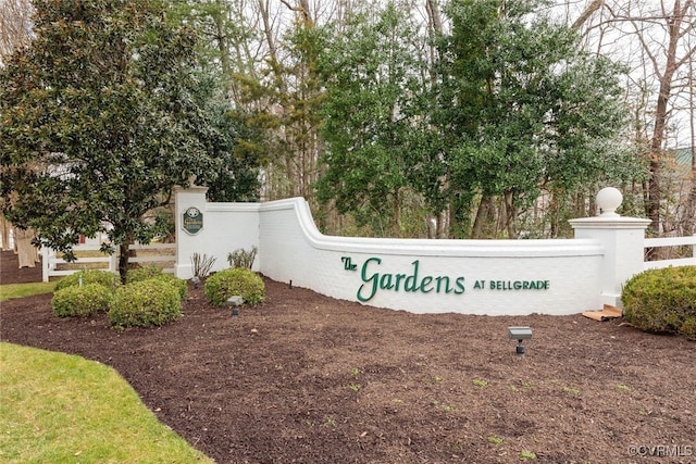 view of community / neighborhood sign