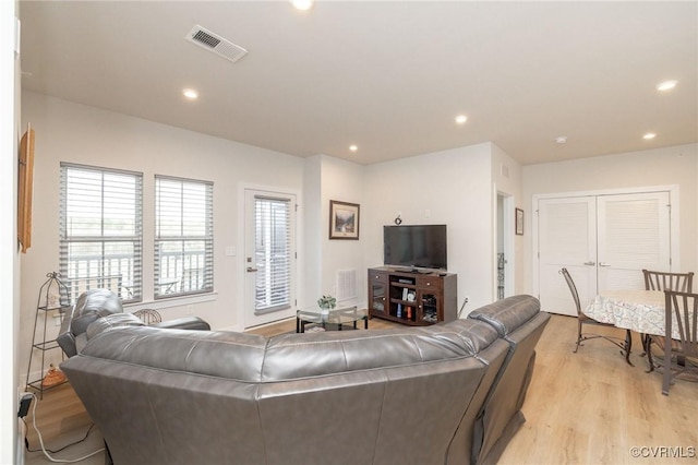 living area featuring light wood-type flooring, visible vents, and recessed lighting