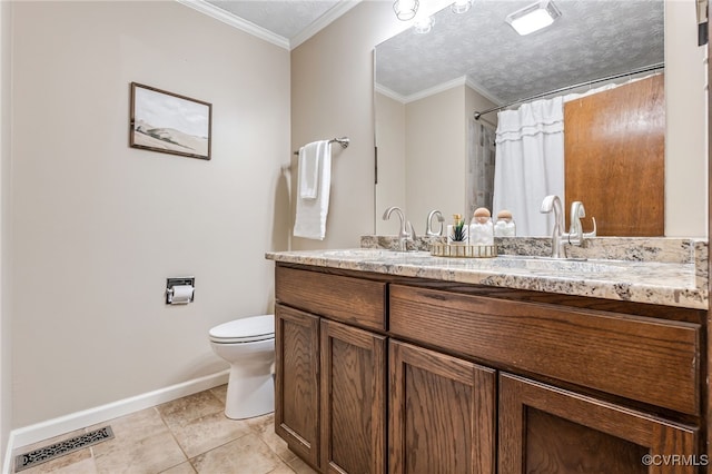 bathroom with baseboards, visible vents, toilet, a shower with curtain, and crown molding