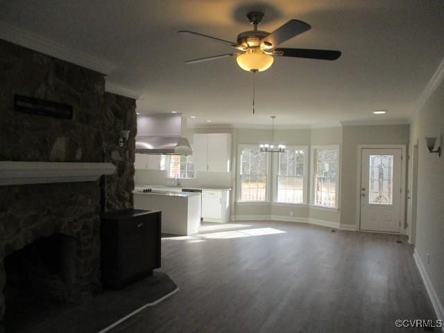 living room with ceiling fan, baseboards, crown molding, and wood finished floors