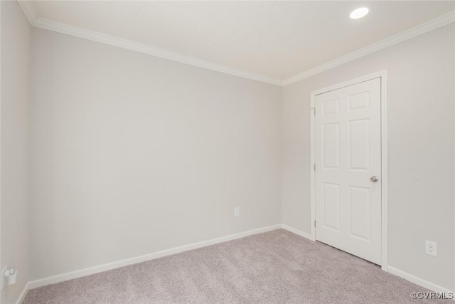 carpeted spare room with recessed lighting, crown molding, and baseboards