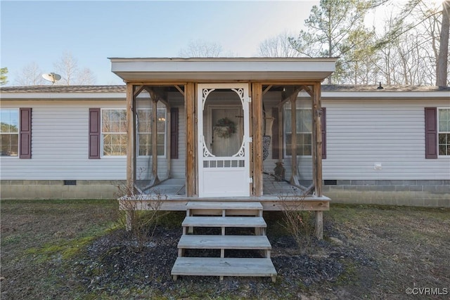 property entrance with crawl space