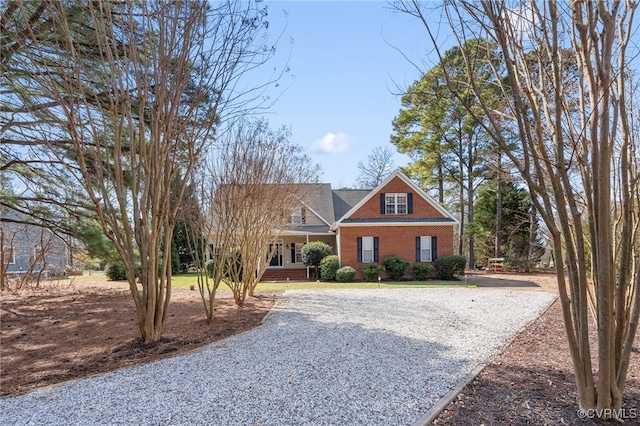 view of front of property featuring driveway