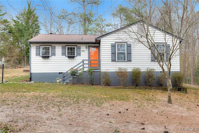 view of front of home featuring a front lawn and a shingled roof