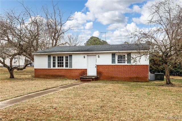 view of front of house featuring a front yard and brick siding