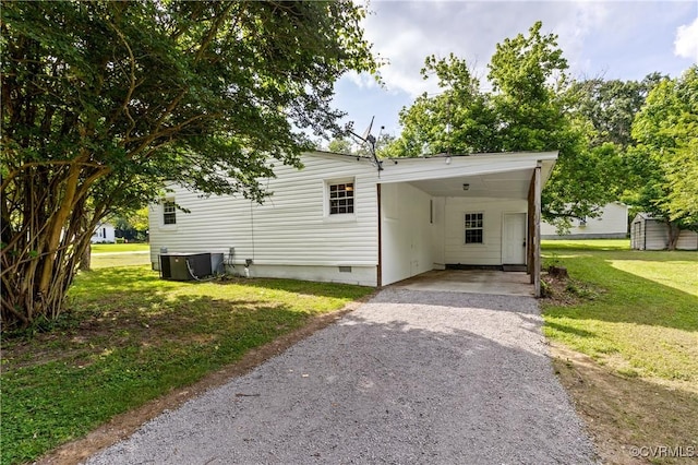 1909 Dinwiddie Ave, Hopewell, VA 23860 - view of front facade with crawl space, driveway, a front yard, and a carport