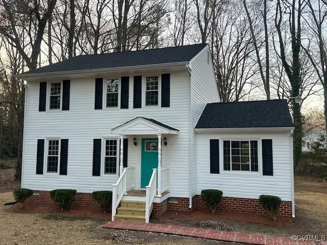 colonial home featuring crawl space