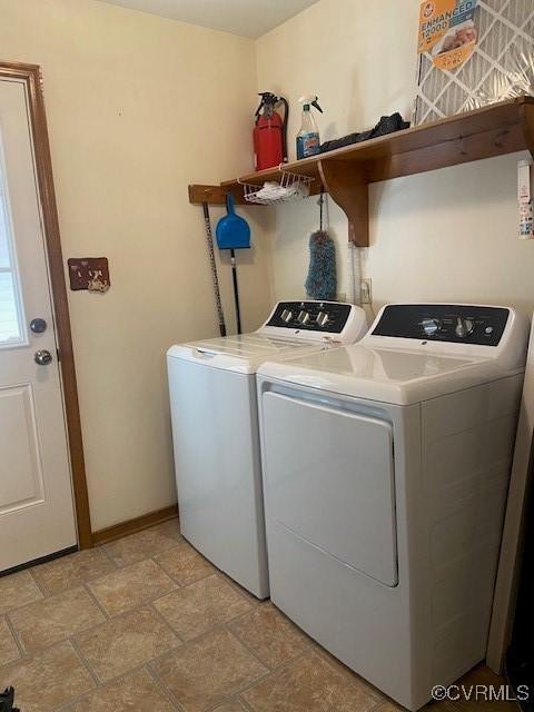 laundry room with laundry area, washer and clothes dryer, and baseboards