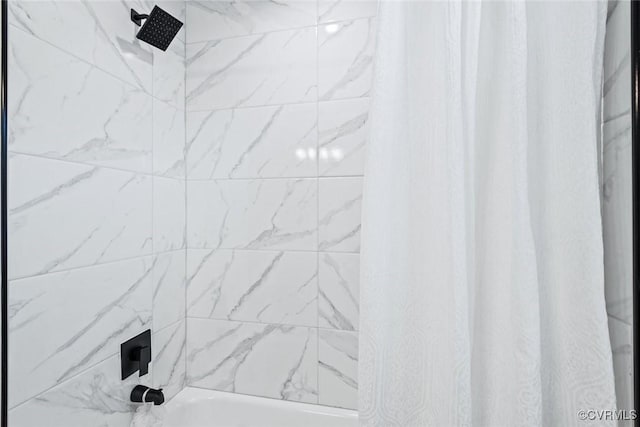 bathroom with shower / tub combo