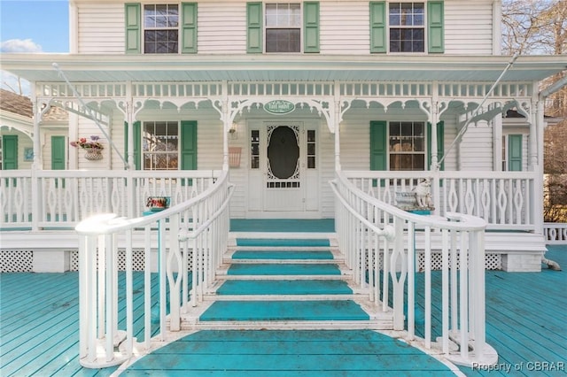 entrance to property with covered porch