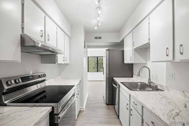 kitchen with visible vents, under cabinet range hood, a sink, stainless steel appliances, and white cabinets