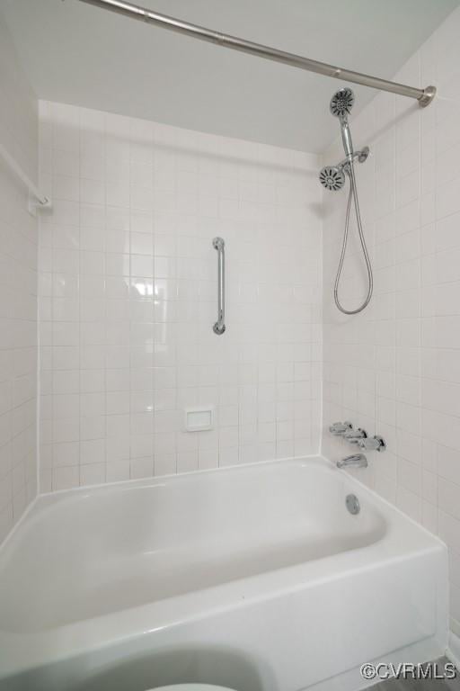 bathroom featuring shower / washtub combination