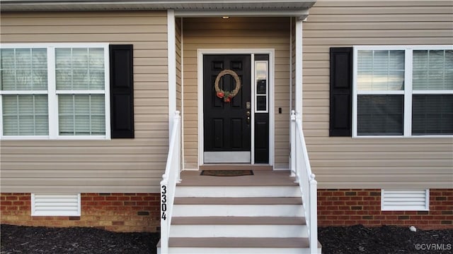 entrance to property with crawl space