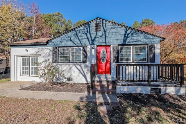 view of front of property featuring crawl space