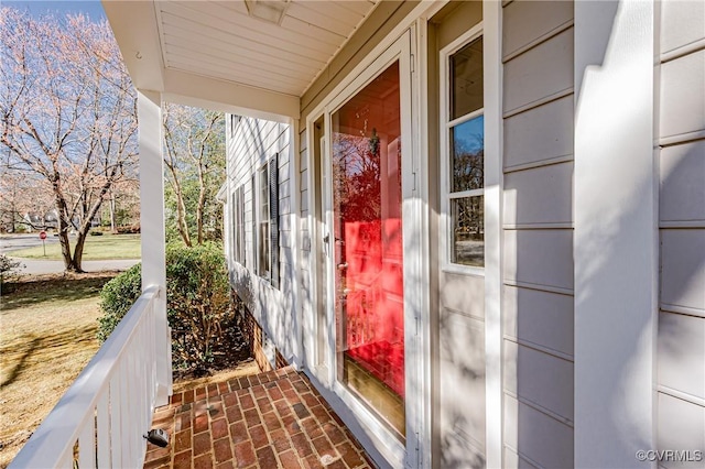 entrance to property featuring a porch