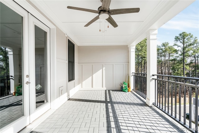 balcony featuring a ceiling fan