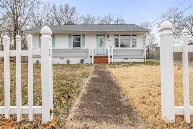 view of front of property featuring a front yard, fence, roof with shingles, and crawl space