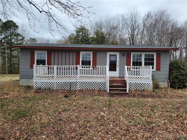 view of front of property featuring a porch