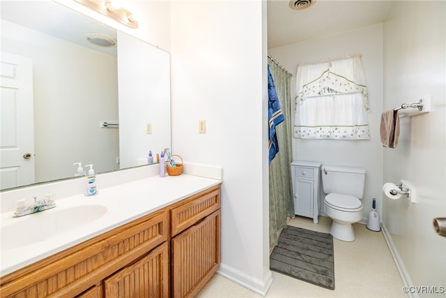 bathroom with visible vents, toilet, vanity, and baseboards