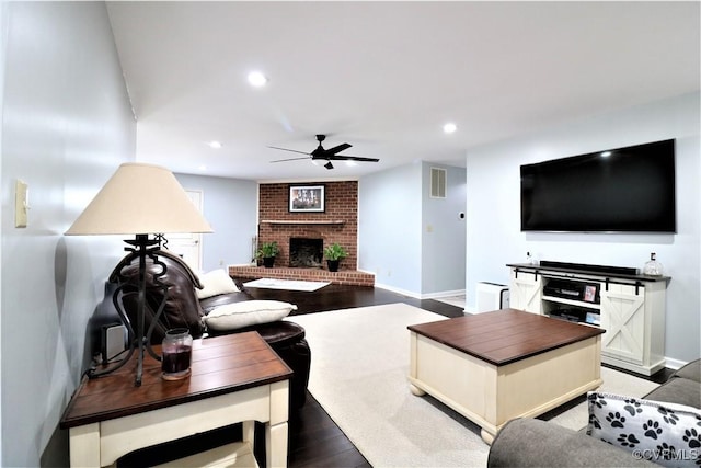 living area featuring a ceiling fan, wood finished floors, visible vents, baseboards, and recessed lighting