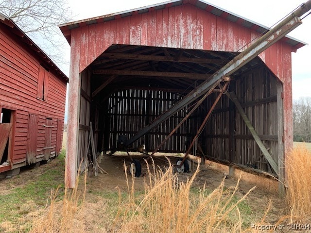 view of outdoor structure with an outdoor structure