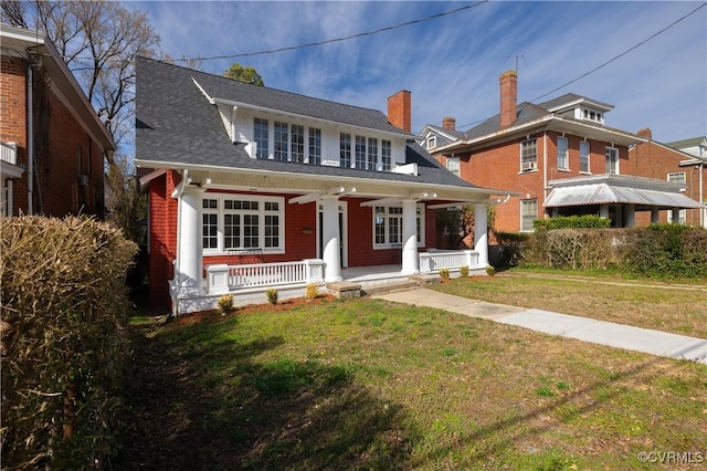 view of front of property featuring a porch and a front lawn