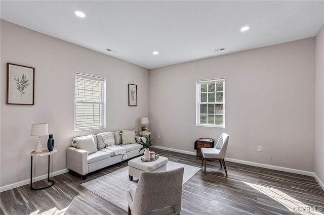 living room featuring visible vents, recessed lighting, baseboards, and wood finished floors