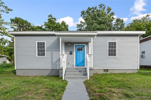 view of front of home featuring crawl space and a front yard