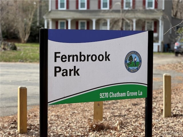 view of community / neighborhood sign