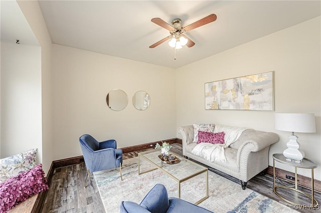 living room featuring wood finished floors, baseboards, and ceiling fan