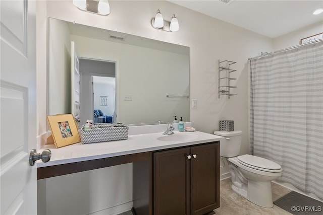 bathroom featuring visible vents, toilet, curtained shower, and vanity